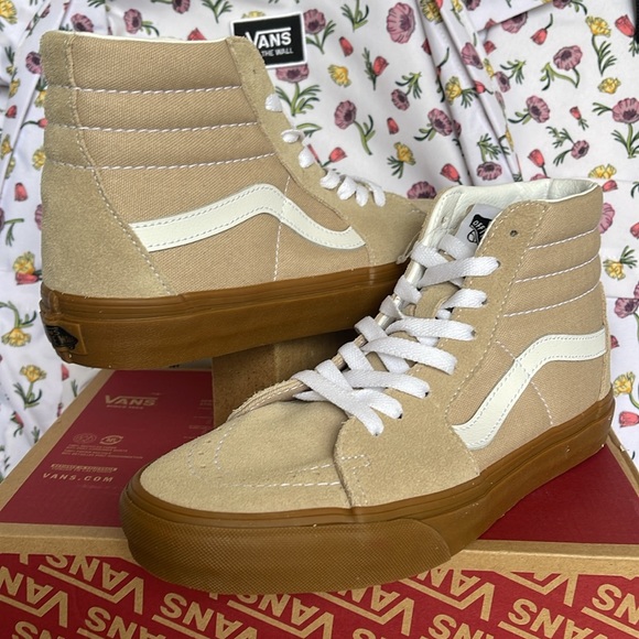 Vans WMNS Sk8-Hi
Humus/Gum
VN0A38GEVS8
Sneakers - Picture 8 of 16
